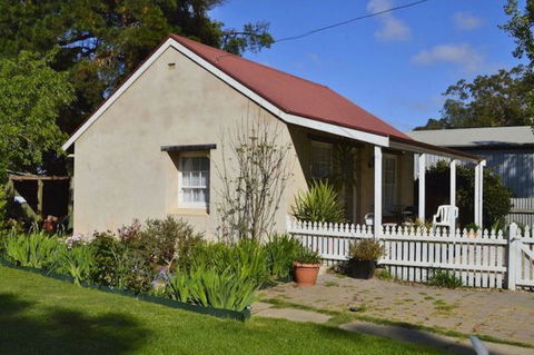 Almond Tree Cottage - Accommodation Batemans Bay 0
