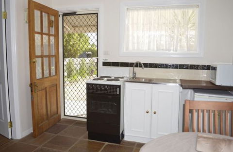 Almond Tree Cottage - Accommodation Batemans Bay 2