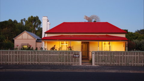 Shurdingtons Cottage - Accommodation Batemans Bay 0