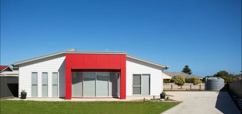 RED FIN Part Of BLUE FIN HOLIDAY HOMES - Accommodation Batemans Bay 1
