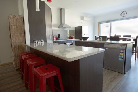 RED FIN Part Of BLUE FIN HOLIDAY HOMES - Accommodation Batemans Bay 2