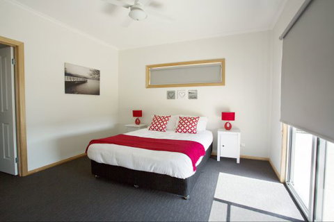 RED FIN Part Of BLUE FIN HOLIDAY HOMES - Accommodation Batemans Bay 3