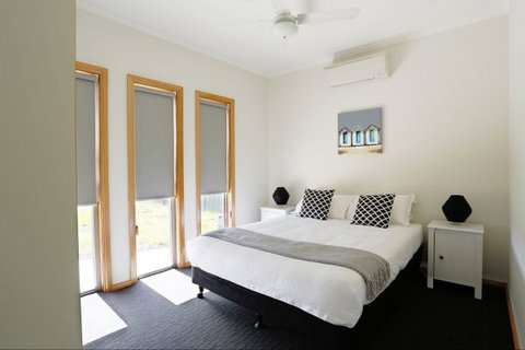 RED FIN Part Of BLUE FIN HOLIDAY HOMES - Accommodation Batemans Bay 4
