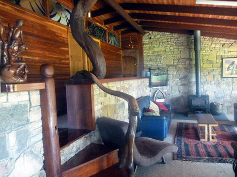 Ridgetop Hideaway - Accommodation Batemans Bay 4