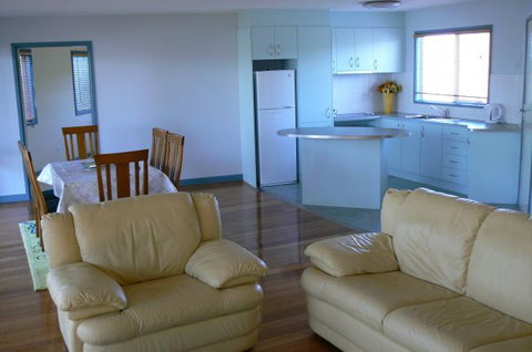 Sandy Point Beach Escape - Accommodation Batemans Bay 3