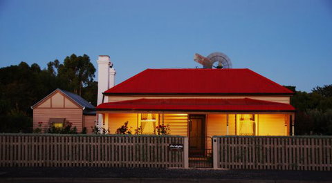 Shurdingtons Cottage - Accommodation Batemans Bay 1