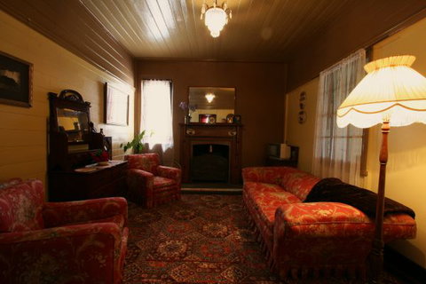 Shurdingtons Cottage - Accommodation Batemans Bay 4