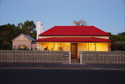 Shurdingtons Cottage - Accommodation Batemans Bay 5