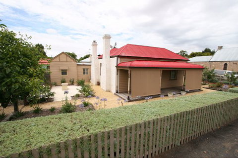 Shurdingtons Cottage - Accommodation Batemans Bay 6