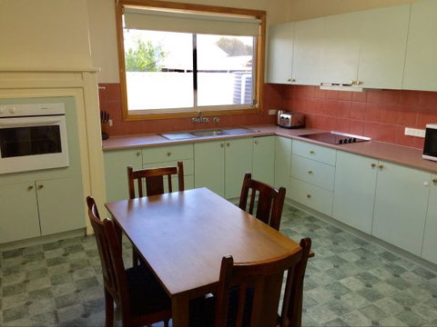 Smith Street Cottage - Accommodation Batemans Bay 5