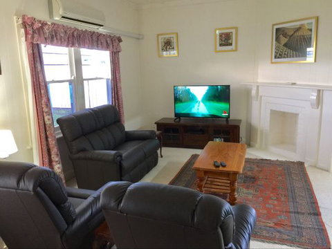 Smith Street Cottage - Accommodation Batemans Bay 7