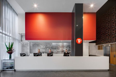 Travelodge Hotel Melbourne Docklands - Accommodation Batemans Bay 0