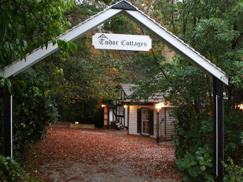 Tudor Cottages Mount Dandenong - Accommodation Batemans Bay 2