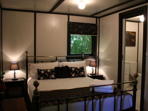 Tudor Cottages Mount Dandenong - Accommodation Batemans Bay 3