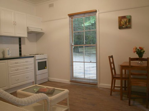 Tudor Cottages Mount Dandenong - Accommodation Batemans Bay 5