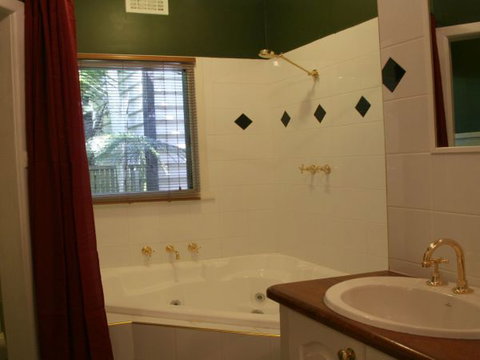 Tudor Cottages Mount Dandenong - Accommodation Batemans Bay 6
