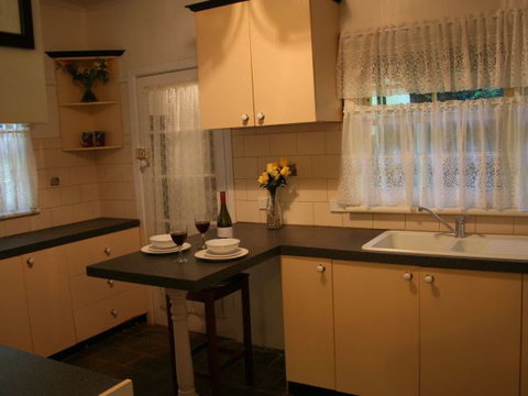 Tudor Cottages Mount Dandenong - Accommodation Batemans Bay 8