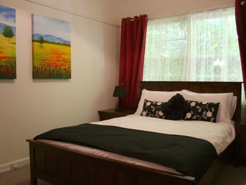 Tudor Cottages Mount Dandenong - Accommodation Batemans Bay 9