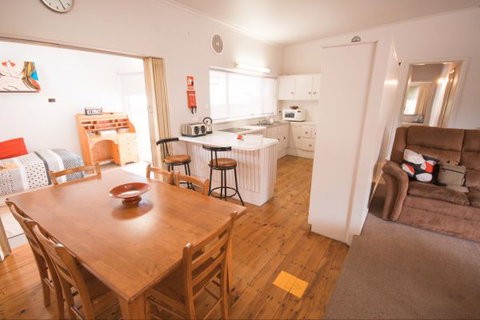 Wang Stays And Short Stops - Accommodation Batemans Bay 3