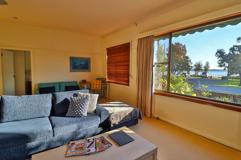 A Reflection On The Lake - Accommodation Batemans Bay 0