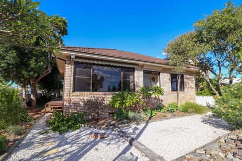 A Reflection On The Lake - Accommodation Batemans Bay 1