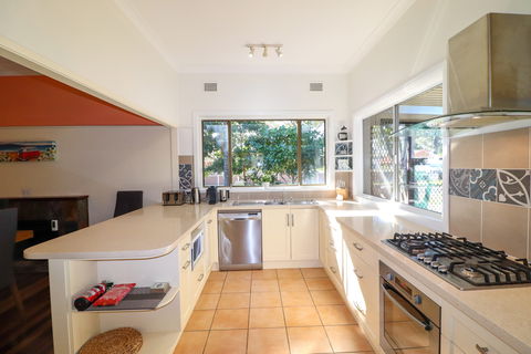 A Reflection On The Lake - Accommodation Batemans Bay 3