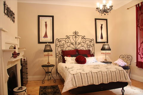 Azalea Cedar-Rose Villa - Accommodation Batemans Bay 0