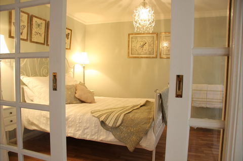 Azalea Cedar-Rose Villa - Accommodation Batemans Bay 3