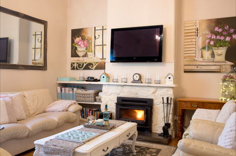 Azalea Cedar-Rose Villa - Accommodation Batemans Bay 4