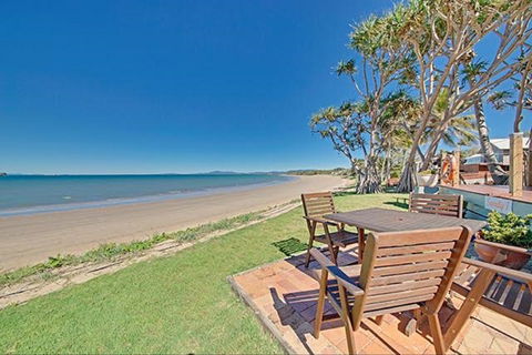 Beachfront Zilzie Holiday Home And Cottage - Accommodation Batemans Bay 0