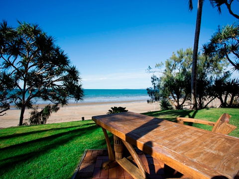 Beachfront Zilzie Holiday Home And Cottage - Accommodation Batemans Bay 1