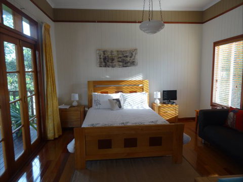 Le Piaf On Treasure Bed And Breakfast - Accommodation Batemans Bay 0
