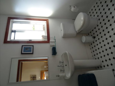 Le Piaf On Treasure Bed And Breakfast - Accommodation Batemans Bay 3