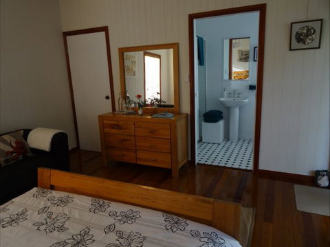 Le Piaf On Treasure Bed And Breakfast - Accommodation Batemans Bay 5