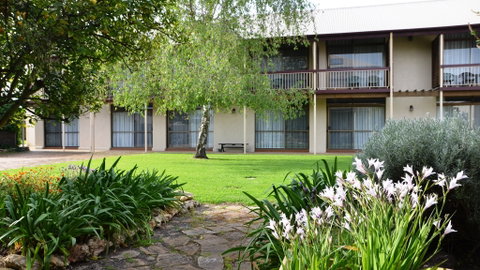 Coonawarra Motor Lodge - Accommodation Batemans Bay 0