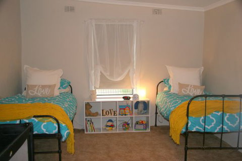 No.72 - Accommodation Batemans Bay 2