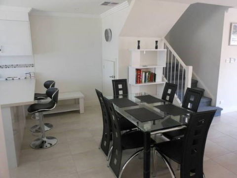 Oaklands Junction - Accommodation Batemans Bay 2