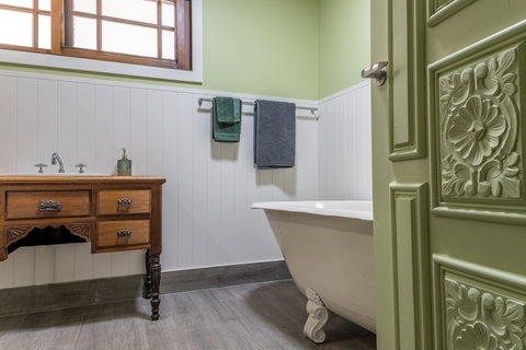 Uniquely Pambula - Pet Friendly Holiday Accomodation - Accommodation Batemans Bay 5