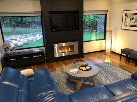 WA HomeStay - Accommodation Batemans Bay 2