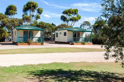 Cummins Caravan & Cabin Park - Accommodation Batemans Bay 2
