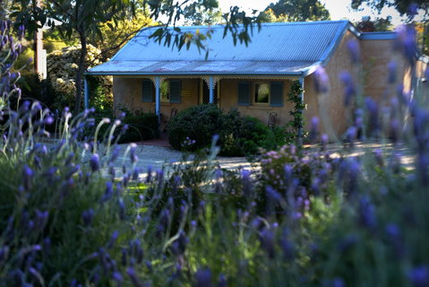 Donnybrook Cottage - Clare - Accommodation Batemans Bay 0
