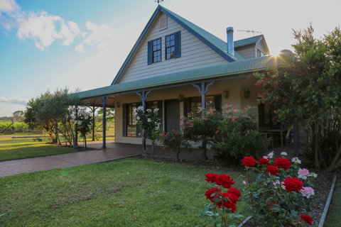 Emma's Cottage Vineyard - Accommodation Batemans Bay 0