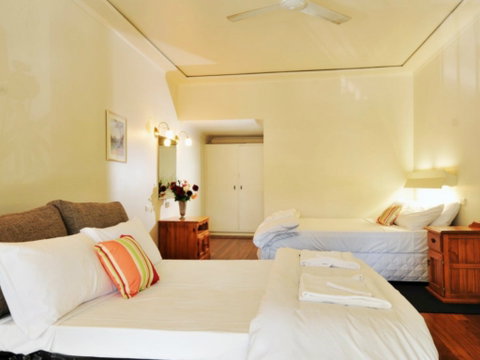 The Eltham Hotel - Accommodation Batemans Bay 1
