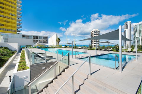 ULTIQA Air On Broadbeach - Accommodation Batemans Bay 1