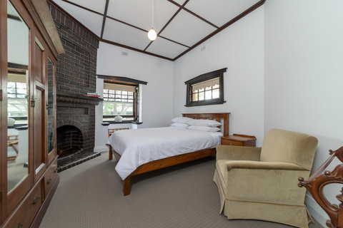 White Rocks - Accommodation Batemans Bay 0