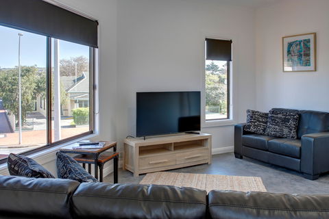 AART Apartments - Accommodation Batemans Bay 2