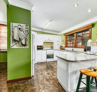 Bay Road - Walk to Blue Lake CBD and Coffee Shops - Accommodation Batemans Bay