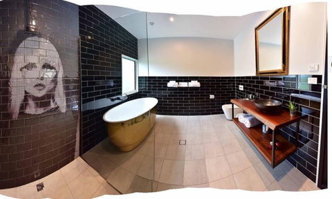 Boogie Woogie Beach House - Accommodation Batemans Bay 1