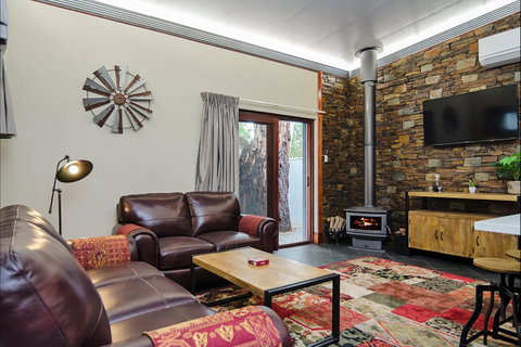 Eagle Foundry Bed & Breakfast - Accommodation Batemans Bay 0