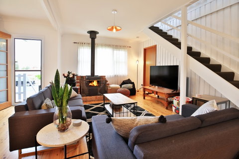 Hudson Bay At Basin View - Accommodation Batemans Bay 0